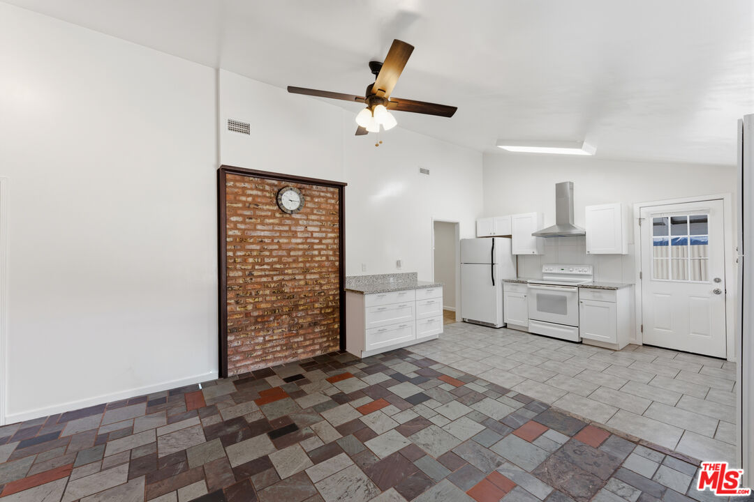25056 Wiley Canyon Road Newhall, CA 91321 - Photo 4 of 28
