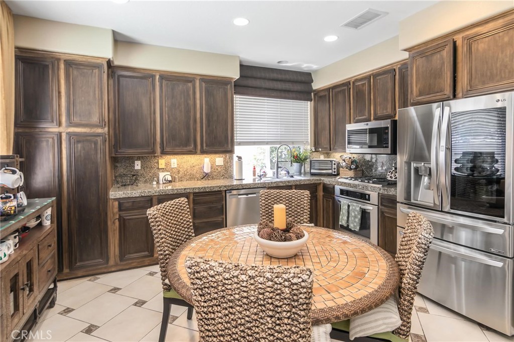 28318 Santa Catarina Road Saugus, CA 91350 - Photo 12 of 32 Kitchen
