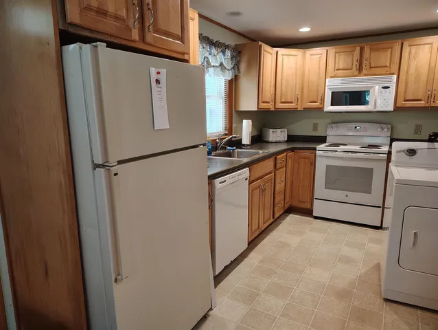 $2,500 | 43 Beachwood Road, Hebron, NH 03241