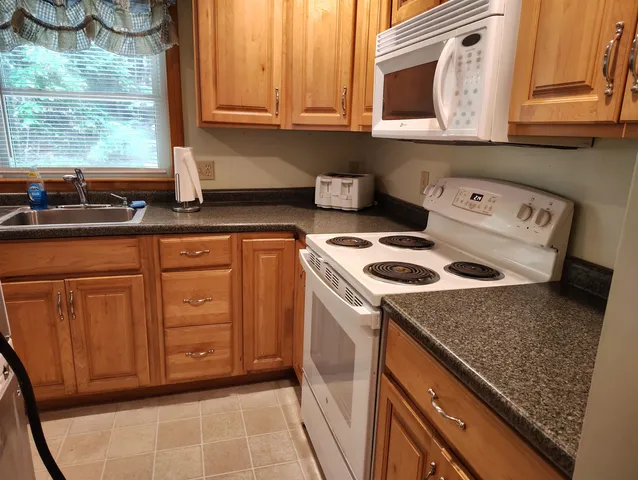 $2,500 | 43 Beachwood Road, Hebron, NH 03241