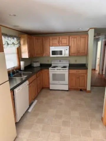 $2,500 | 43 Beachwood Road, Hebron, NH 03241