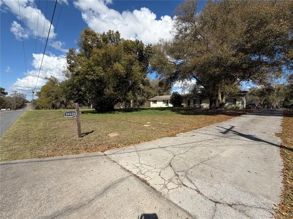 $449,000 | 39106 Grays Airport Road, Lady Lake, FL 32159