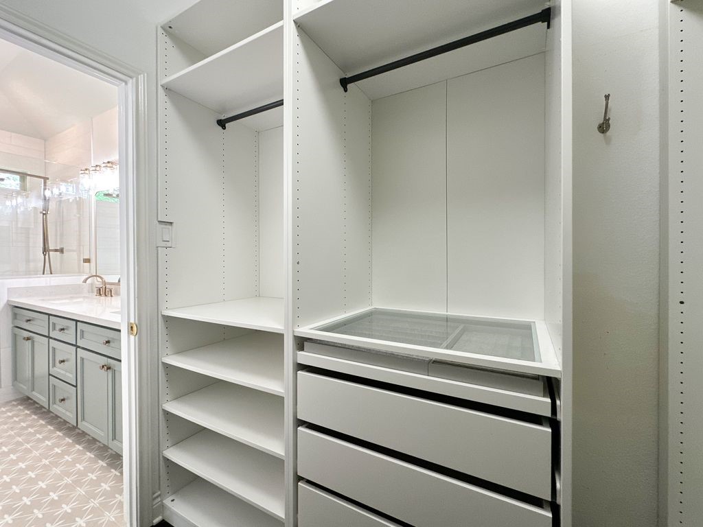 10 Pilot Rock Place Tomball, TX 77375 - Photo 33 of 38 a bathroom with a shower and a sink