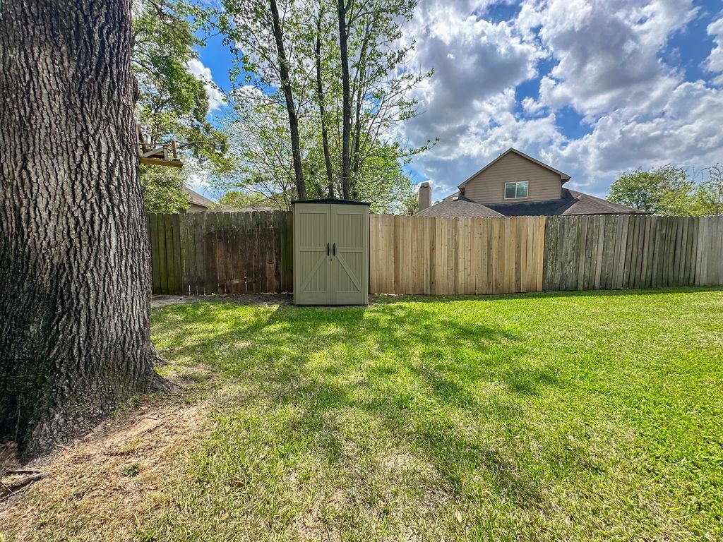10 Pilot Rock Place Tomball, TX 77375 - Photo 36 of 38 a view of backyard with garden