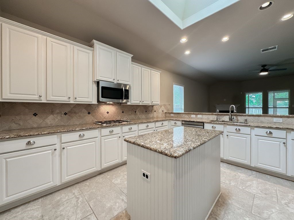 10 Pilot Rock Place Tomball, TX 77375 - Photo 9 of 38