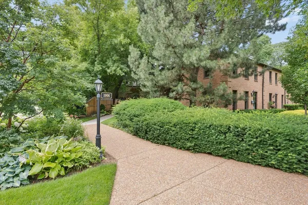 $725,000 | 1906 Lincoln Street, Unit C, Evanston, IL 60201