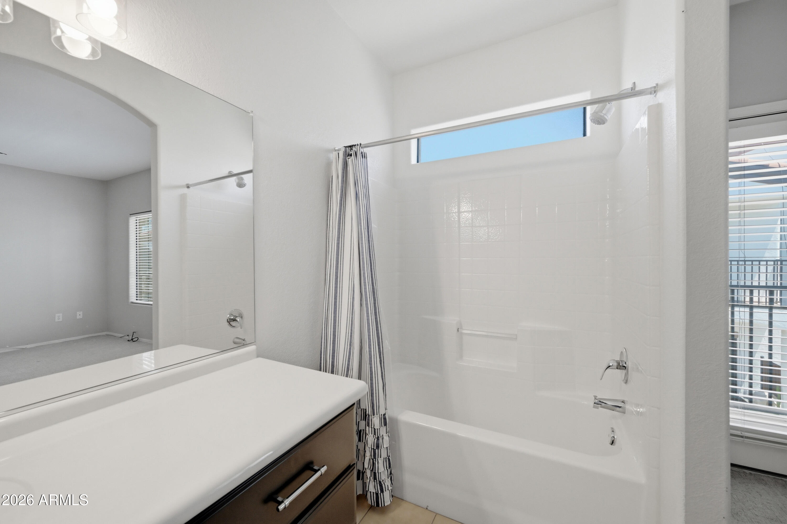 3150 East Beardsley Road, Unit 1009 Phoenix, AZ 85050 - Photo 18 of 31 a bathroom with a bathtub and a shower