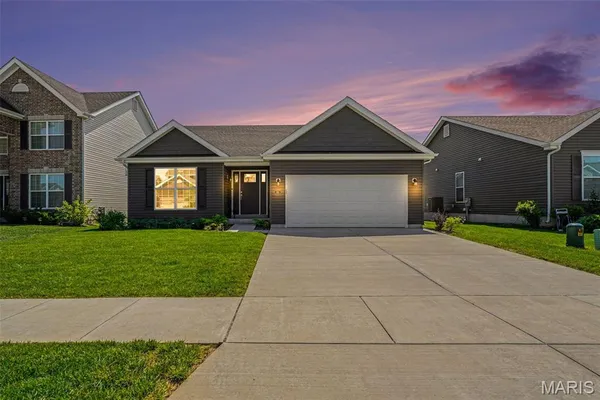 $400,000 | 906 Palisades Circle, St. Charles, MO 63301
