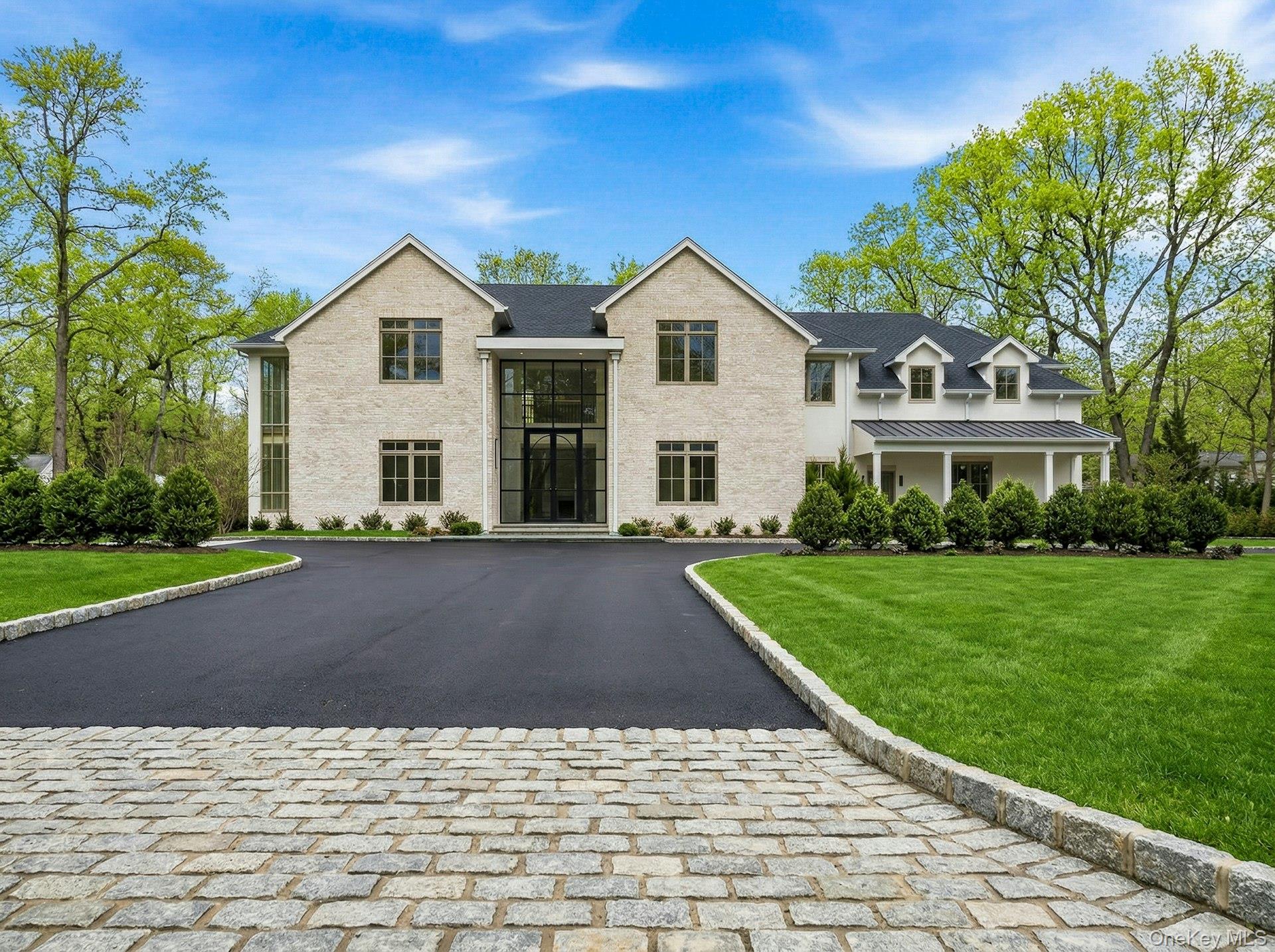a view of front a house with a yard