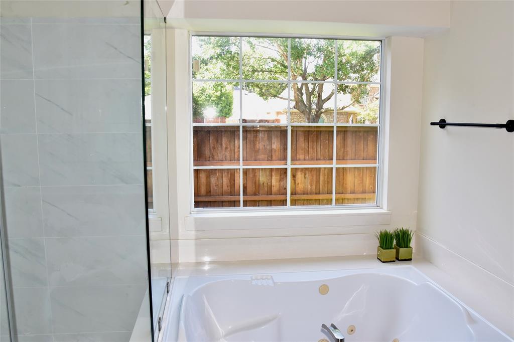 7201 Regency Court Plano, TX 75024 - Photo 7 of 33 Jetted tub