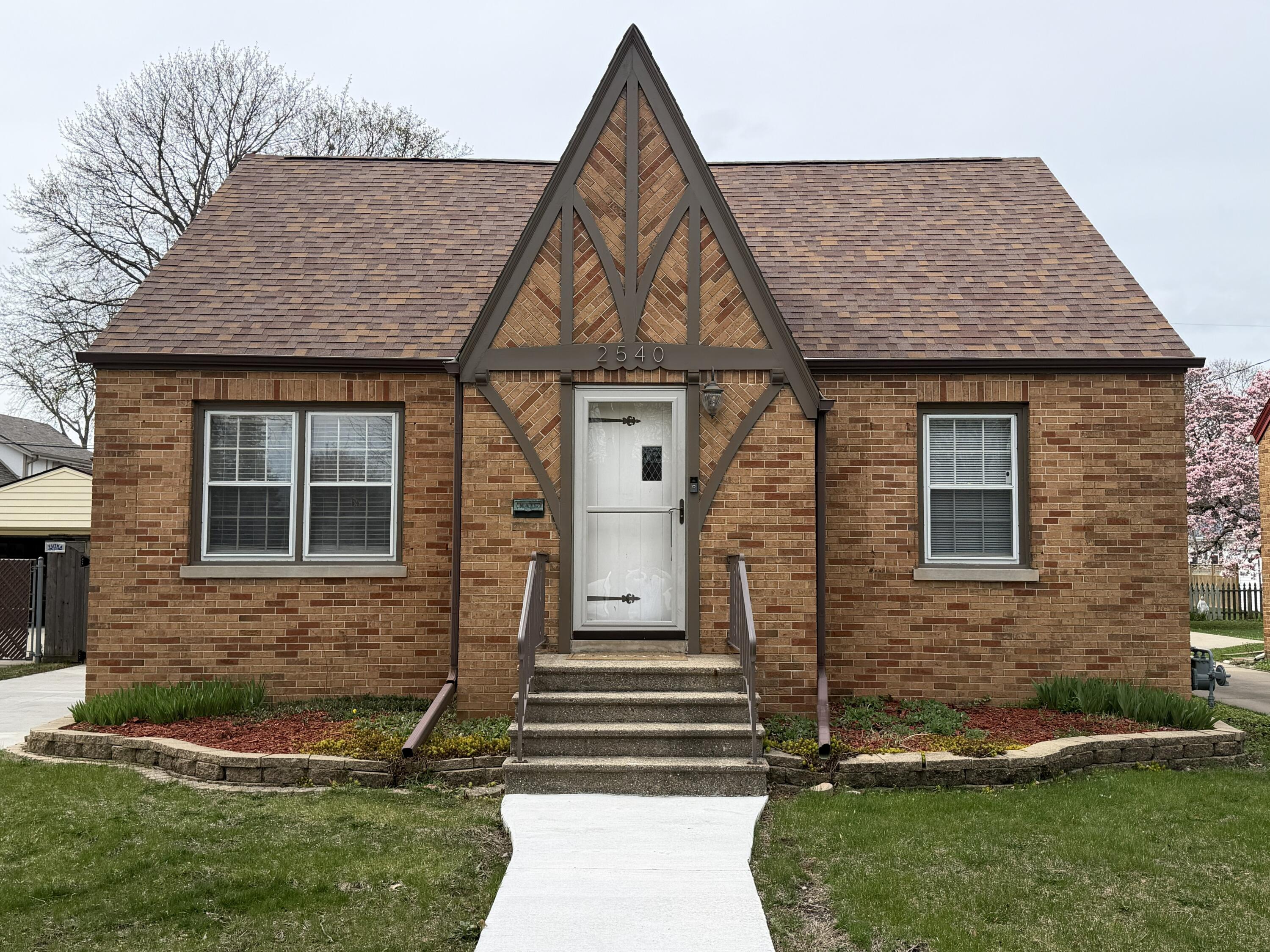 2540 Lincoln Road Kenosha, WI 53143 - Photo 1 of 28 IMG_1307(2)