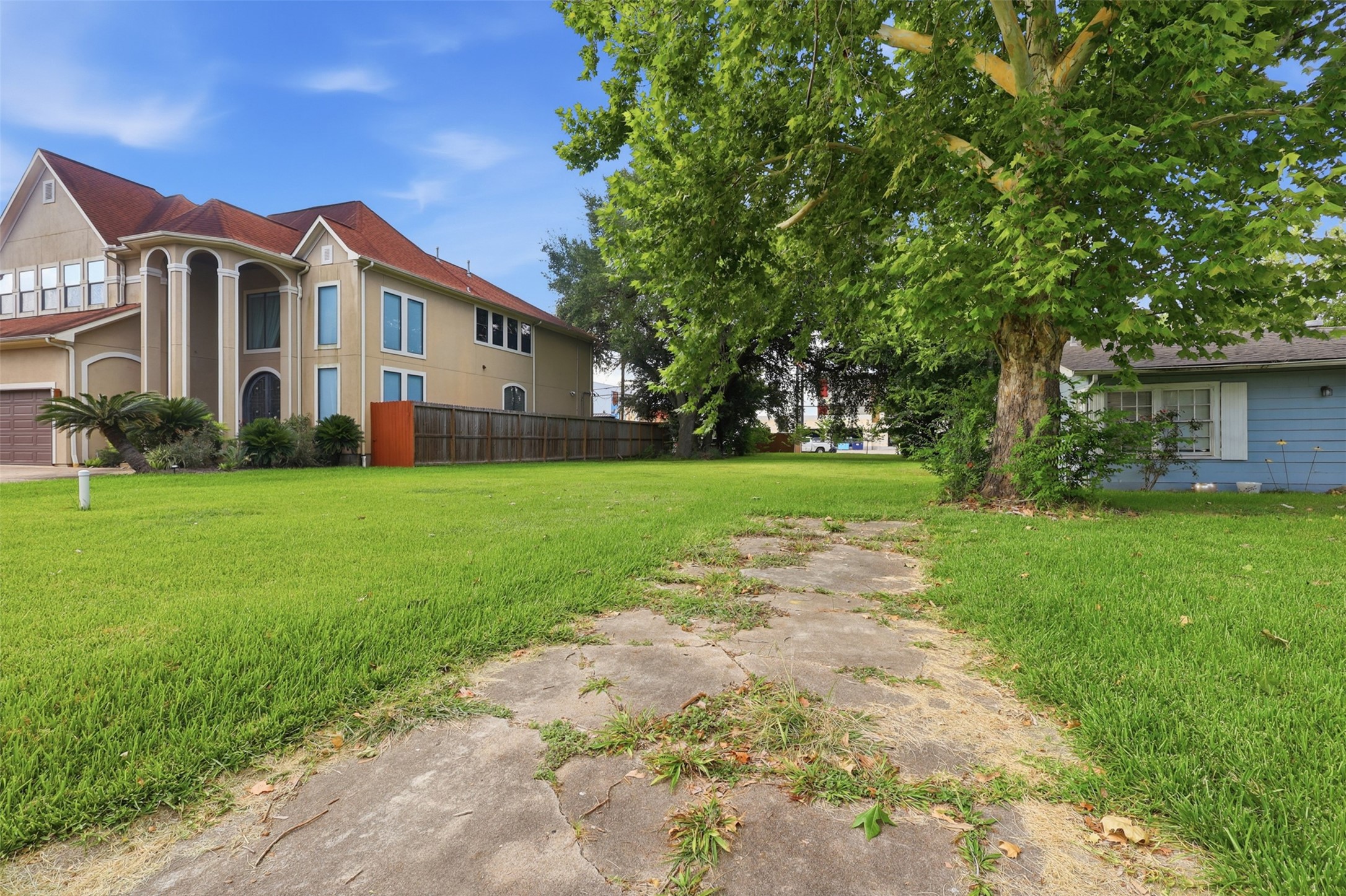 5115 Locust Street Bellaire, TX 77401 - Photo 2 of 8 no HOA