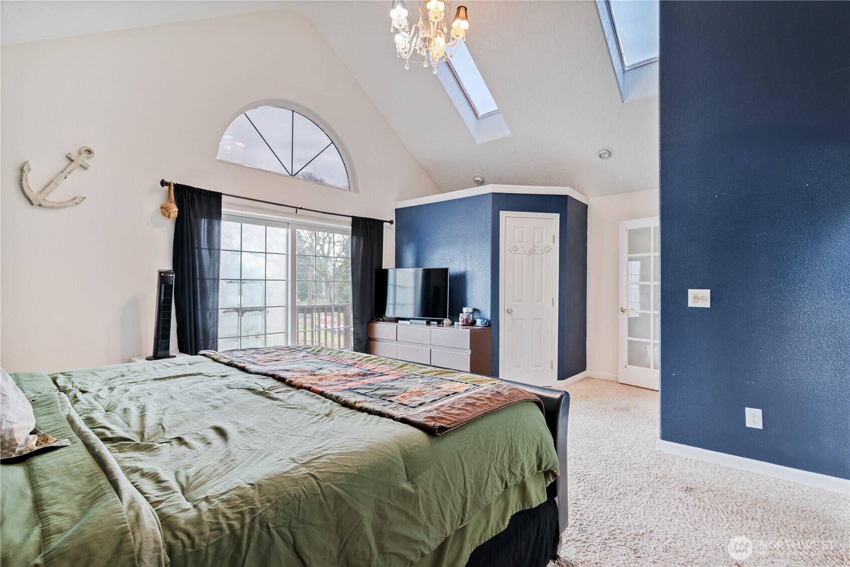 4514 Ohio Street Longview, WA 98632 - Photo 13 of 30 a bedroom with a bed and a window