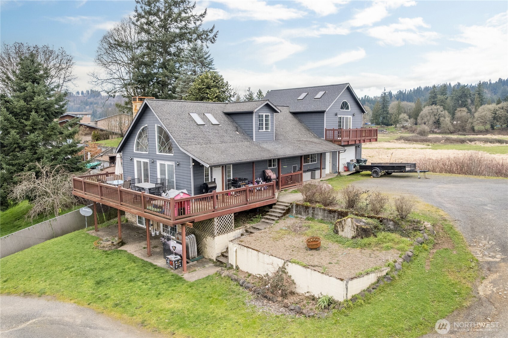 4514 Ohio Street Longview, WA 98632 - Photo 21 of 30 an aerial view of a house with swimming pool and big yard