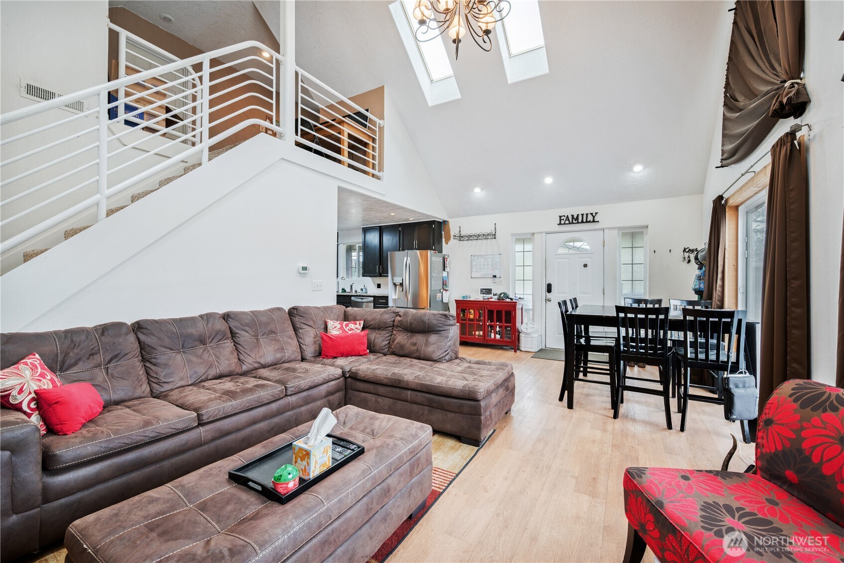 4514 Ohio Street Longview, WA 98632 - Photo 3 of 30 a living room with furniture and kitchen view