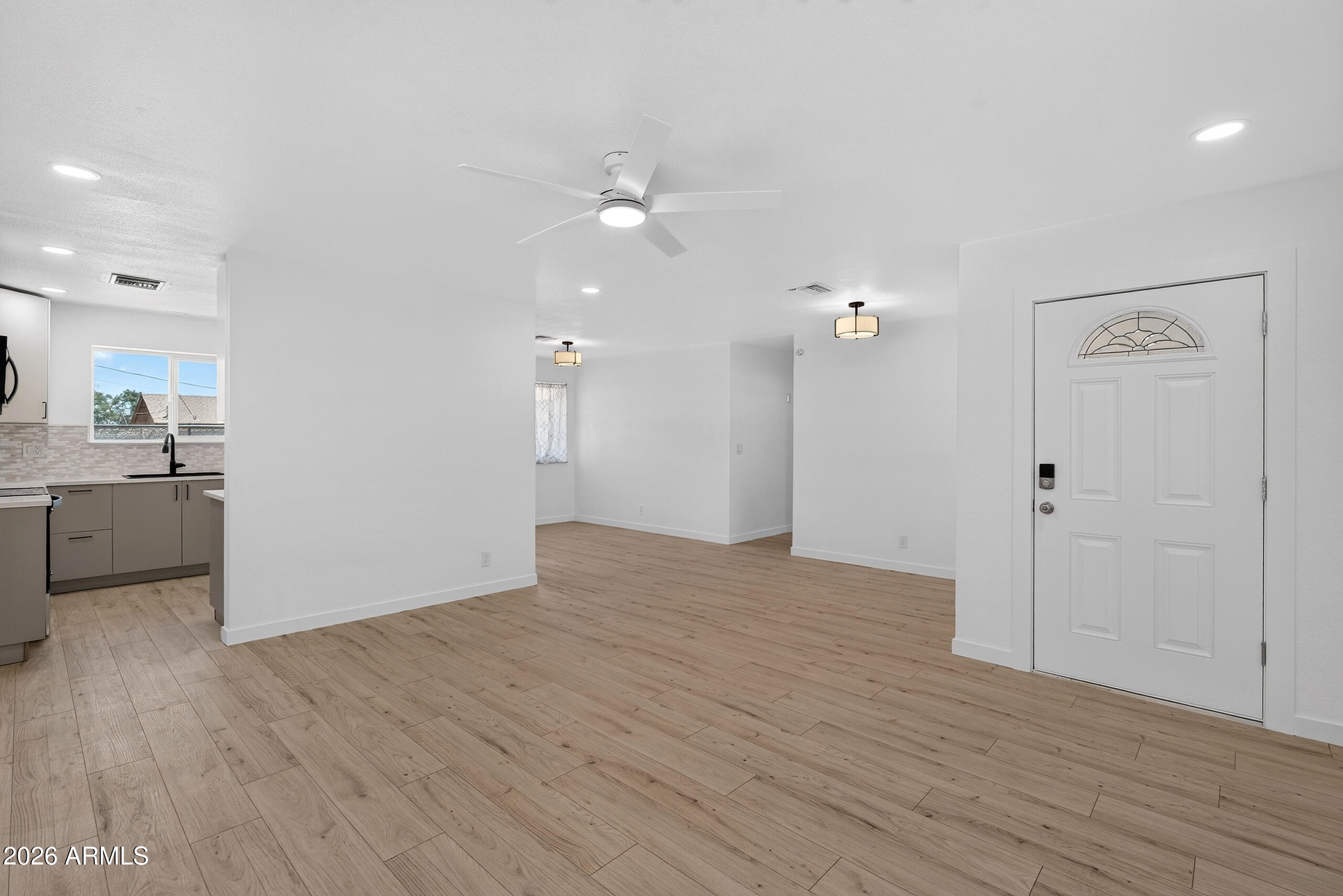 2351 South Royal Palm Road Apache Junction, AZ 85119 - Photo 5 of 19 Entryway-Greatroom