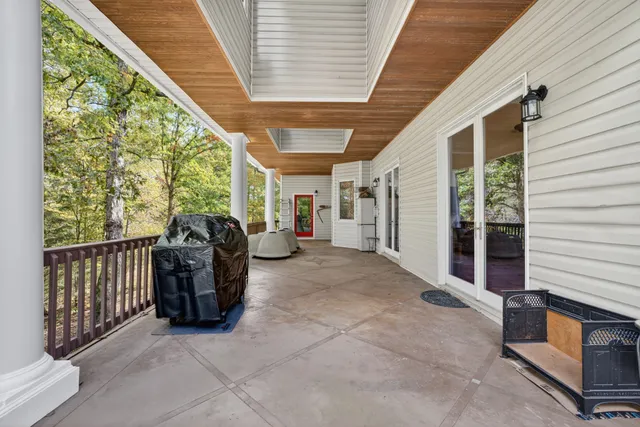 a view of residential houses with outdoor space
