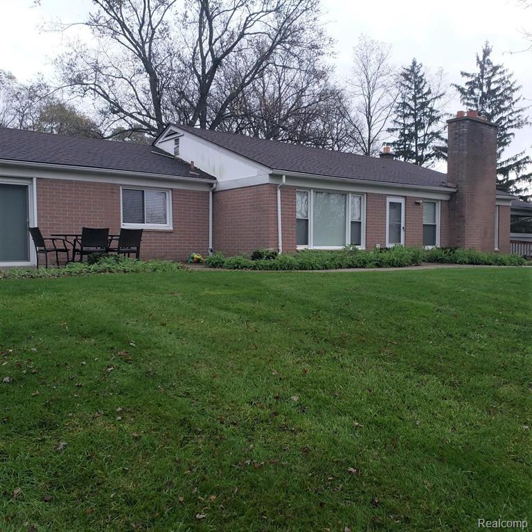 25304 Farmington Road Farmington Hills, MI 48336 - Photo 3 of 62