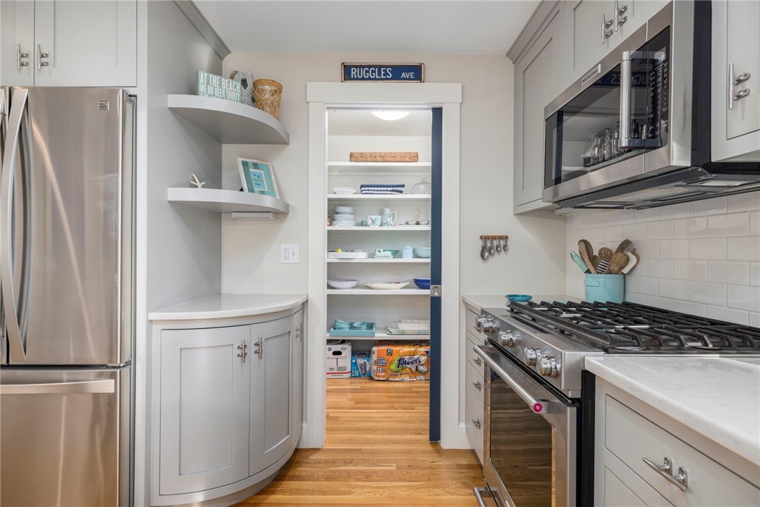 129 Ruggles Avenue Newport, RI 02840 - Photo 17 of 47