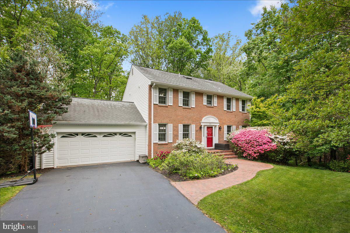 10741 Midsummer Drive Reston, VA 20191 - Photo 3 of 53