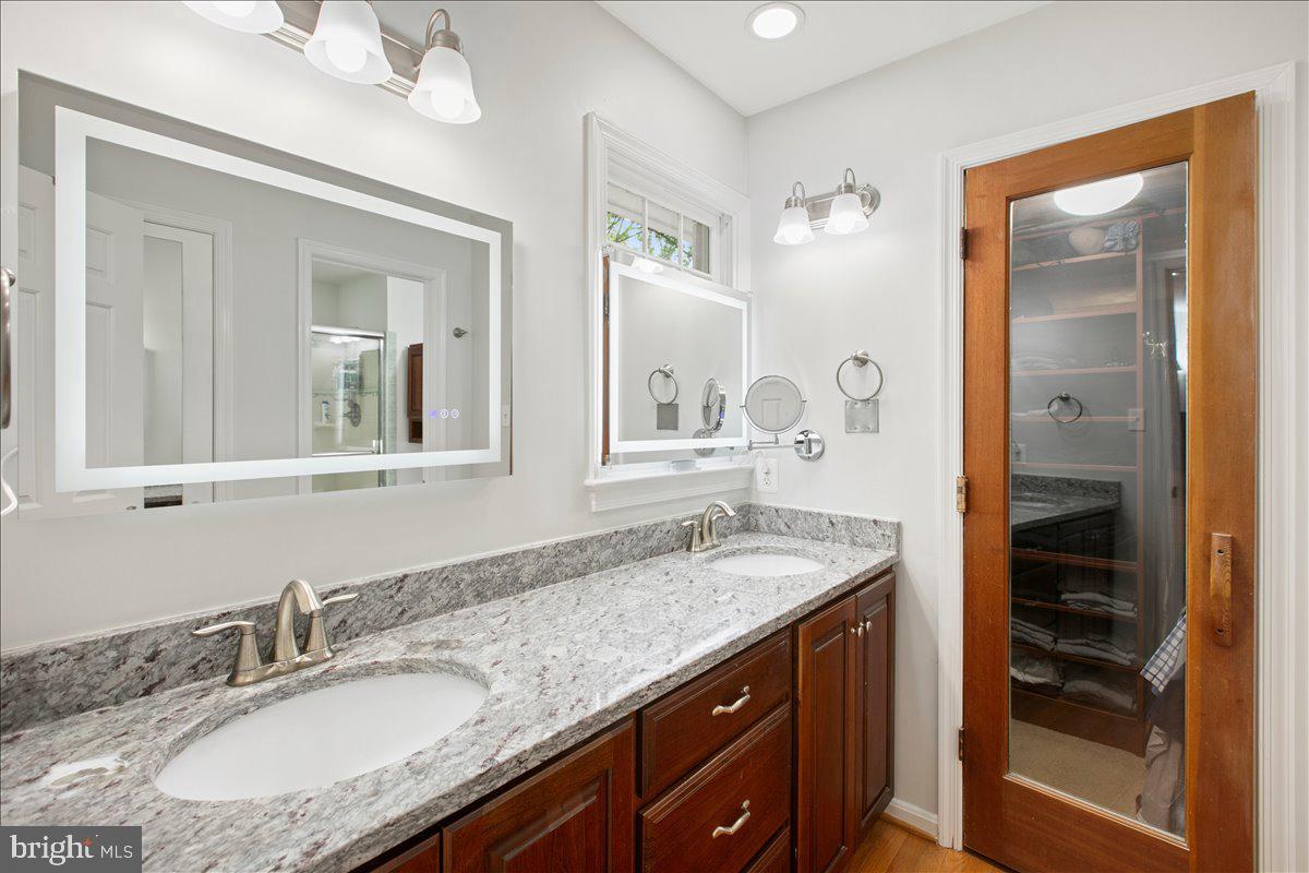 10741 Midsummer Drive Reston, VA 20191 - Photo 40 of 53