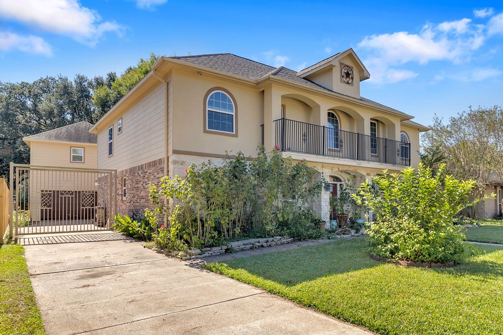 16017 Congo Lane Jersey Village, TX 77040 - Photo 10 of 13 a front view of a house with garden
