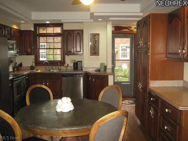 3175 Ludlow Road Cleveland, OH 44120 - Photo 7 of 25 Large Updated Eat-In Kitchen