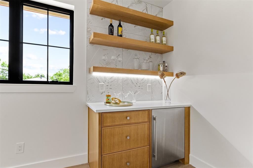 6446 Lange Circle Dallas, TX 75214 - Photo 27 of 40 a utility room with dryer and washer