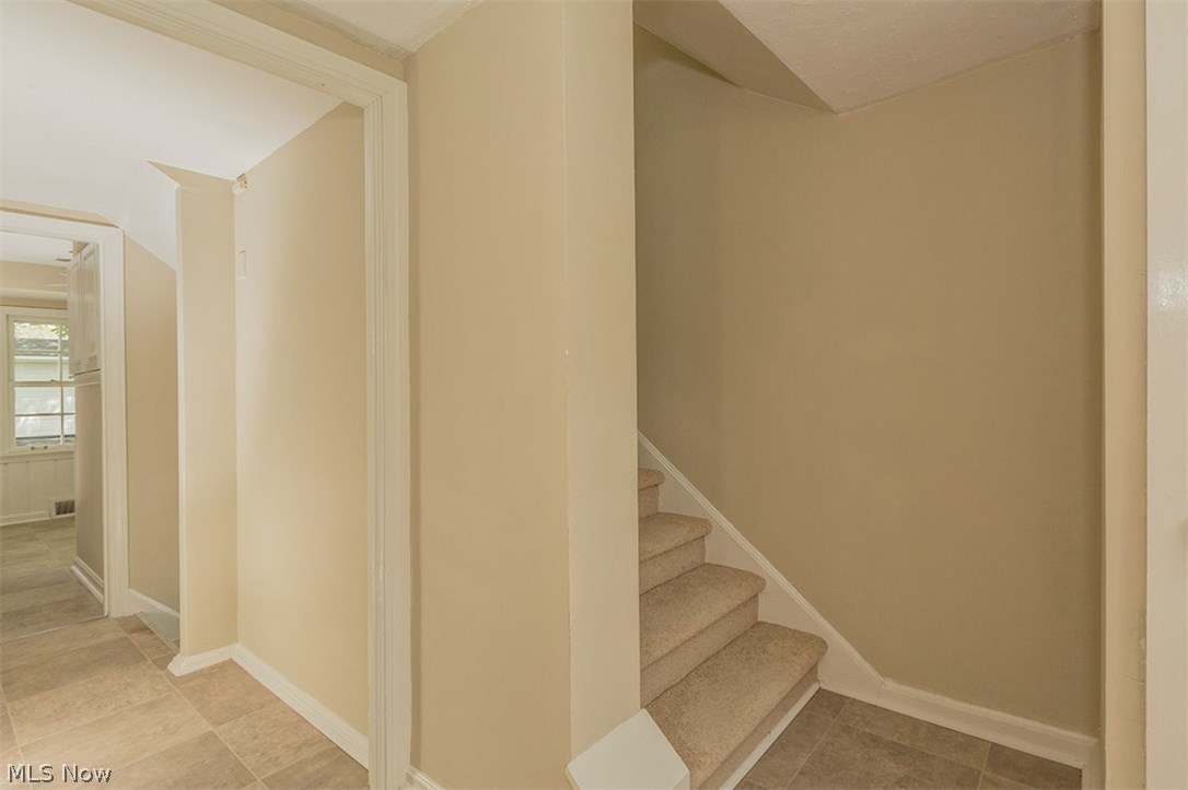 3575 Strathavon Road Cleveland, OH 44120 - Photo 29 of 33