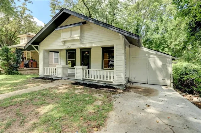 $129,500 | 212 South Huttig Avenue, Independence, MO 64053