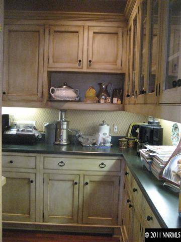 1395 View Reno Nv 89511 Reno, NV 89511 - Photo 13 of 13 a kitchen with a cabinets and wooden floor