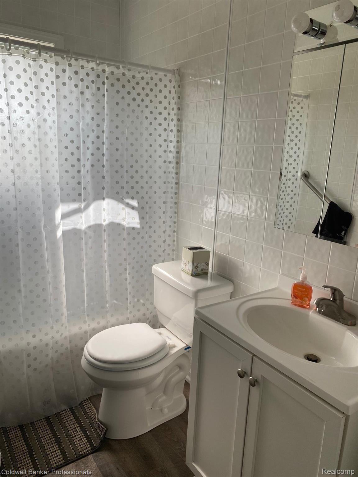 700 West Lansing Road Morrice, MI 48857 - Photo 11 of 18 10.5 700 bathroom 2