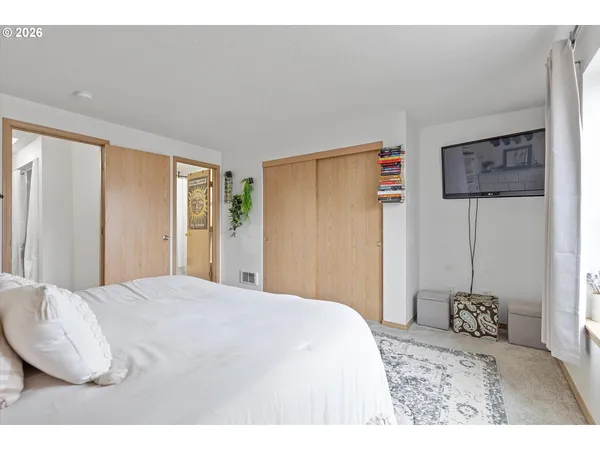 $315,000 | 13949 Beavercreek Road, Unit 102, Oregon City, OR 97045