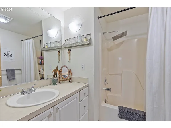 $315,000 | 13949 Beavercreek Road, Unit 102, Oregon City, OR 97045