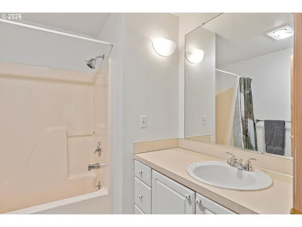 $315,000 | 13949 Beavercreek Road, Unit 102, Oregon City, OR 97045