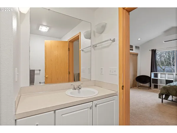 $315,000 | 13949 Beavercreek Road, Unit 102, Oregon City, OR 97045