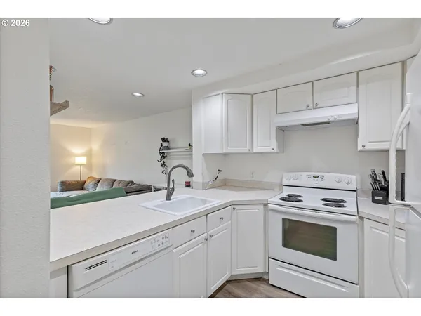 $315,000 | 13949 Beavercreek Road, Unit 102, Oregon City, OR 97045