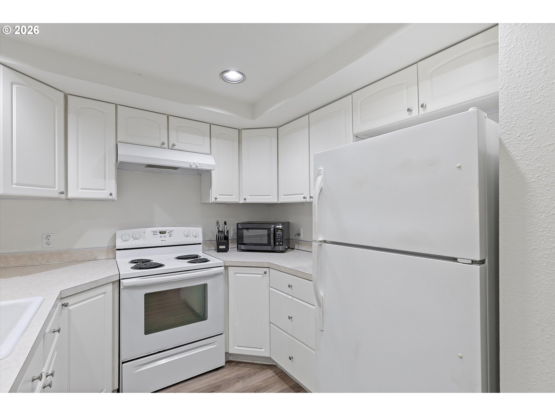 13949 Beavercreek Road, Unit 102 Oregon City, OR 97045 - Photo 5 of 24 Kitchen