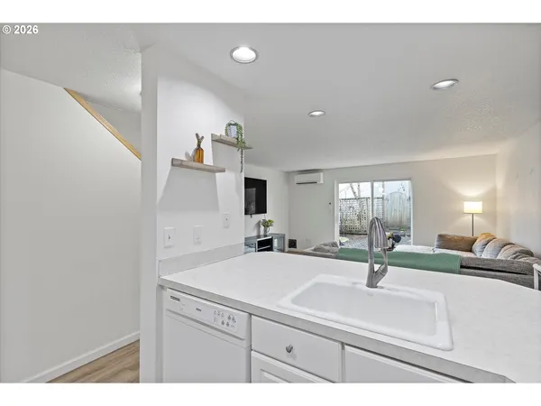 $315,000 | 13949 Beavercreek Road, Unit 102, Oregon City, OR 97045