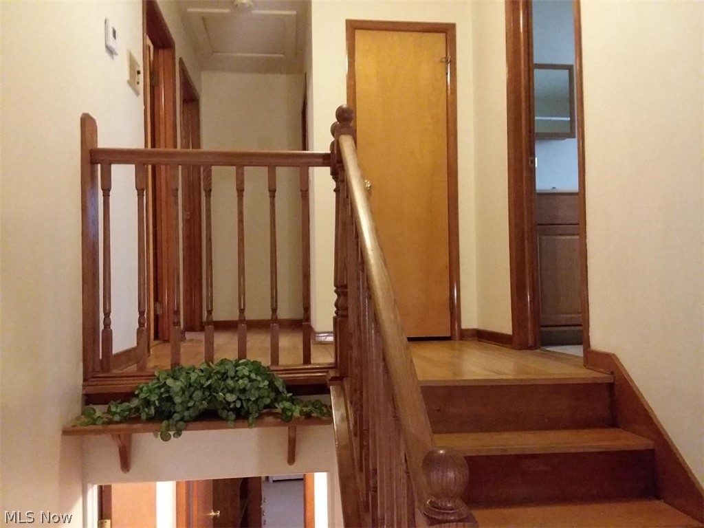 7244 Kingsview Road Northfield, OH 44067 - Photo 19 of 34 Attractive Solid Wood Open Staircase!