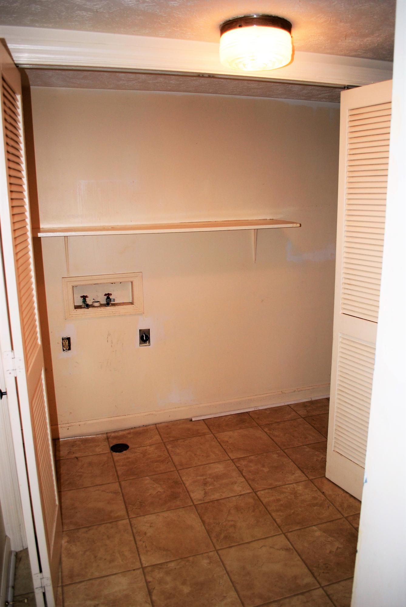 709 John McQueen Road Aberdeen, NC 28315 - Photo 17 of 38 18 Laundry Rm