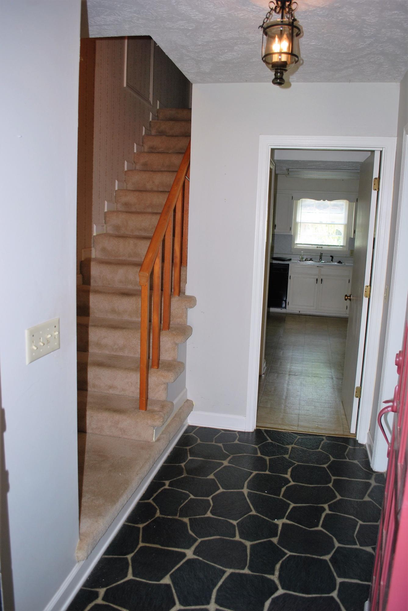 709 John McQueen Road Aberdeen, NC 28315 - Photo 3 of 38 4 Front Hall