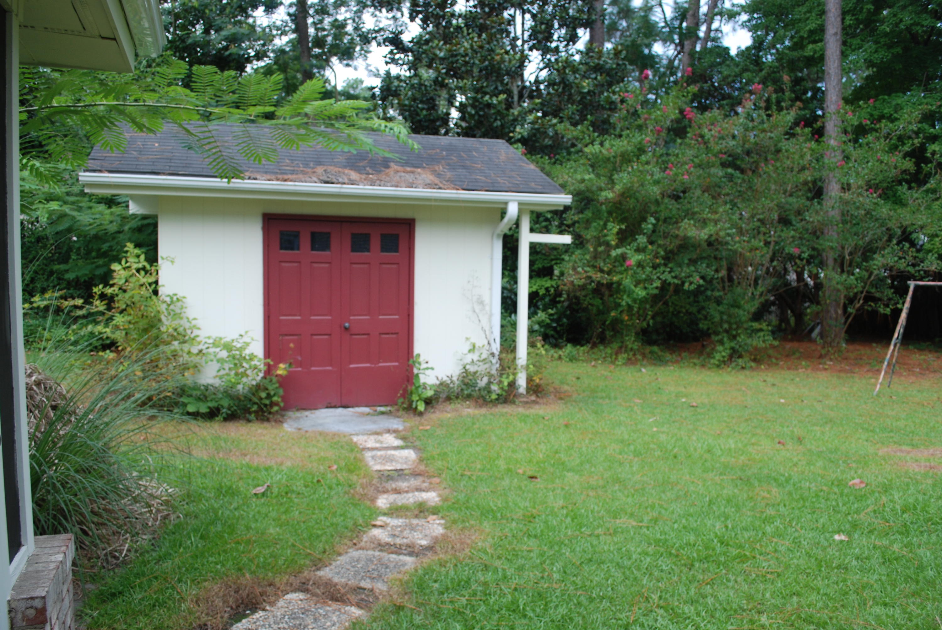 709 John McQueen Road Aberdeen, NC 28315 - Photo 31 of 38 32 Shed Back Yard