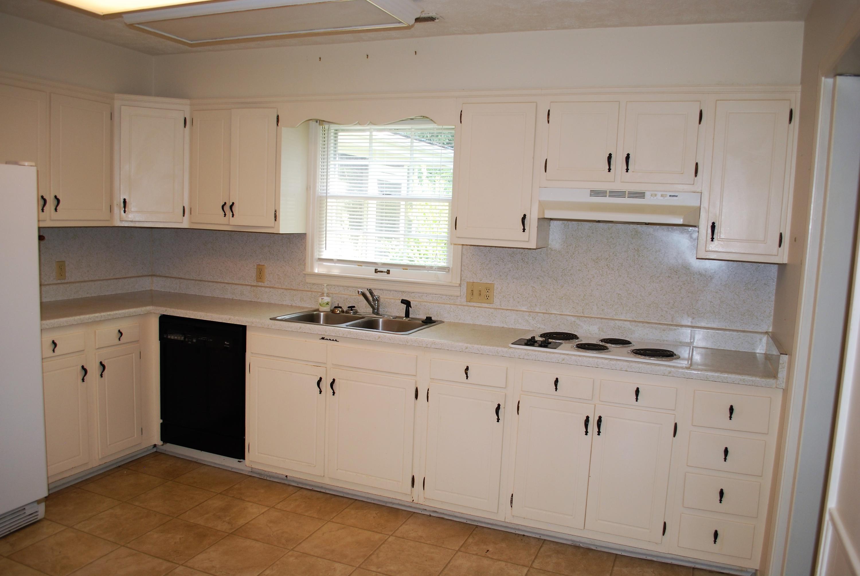 709 John McQueen Road Aberdeen, NC 28315 - Photo 4 of 38 5 Kitchen