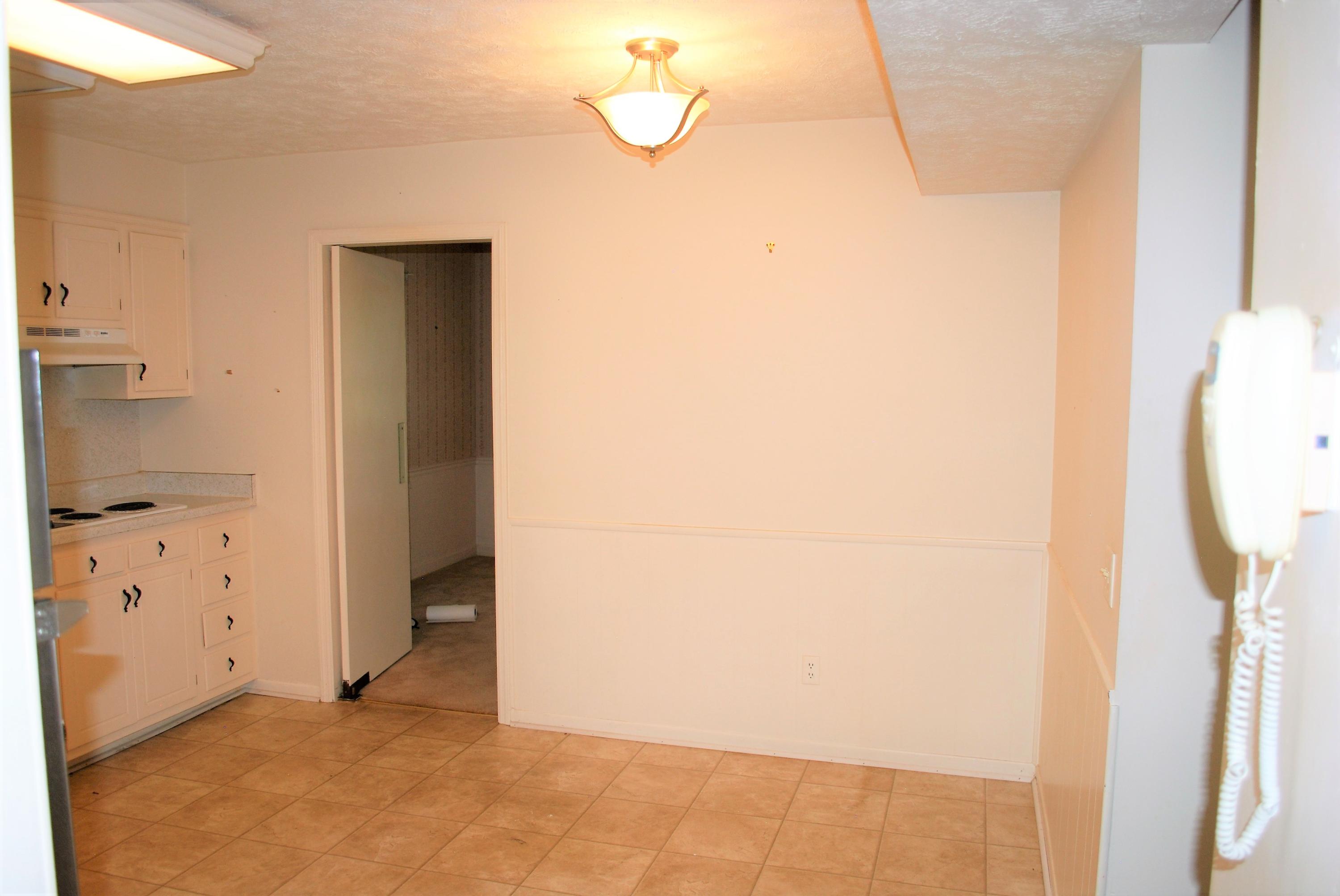 709 John McQueen Road Aberdeen, NC 28315 - Photo 6 of 38 7 Kit Eating Area
