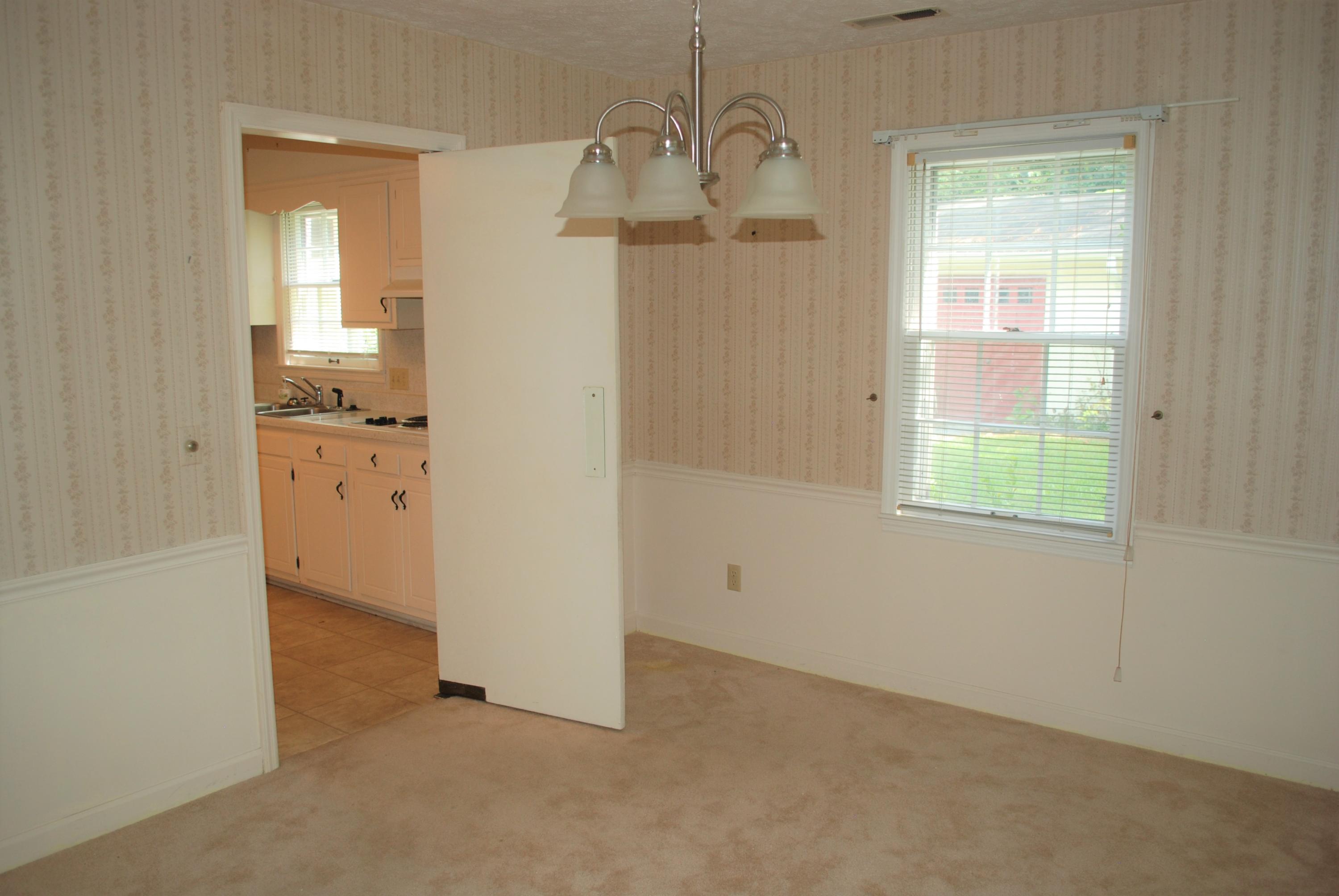 709 John McQueen Road Aberdeen, NC 28315 - Photo 8 of 38 9 D R