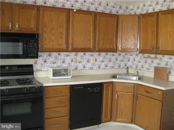 201 Aucott Road Brookhaven, PA 19015 - Photo 2 of 9 Kitchen