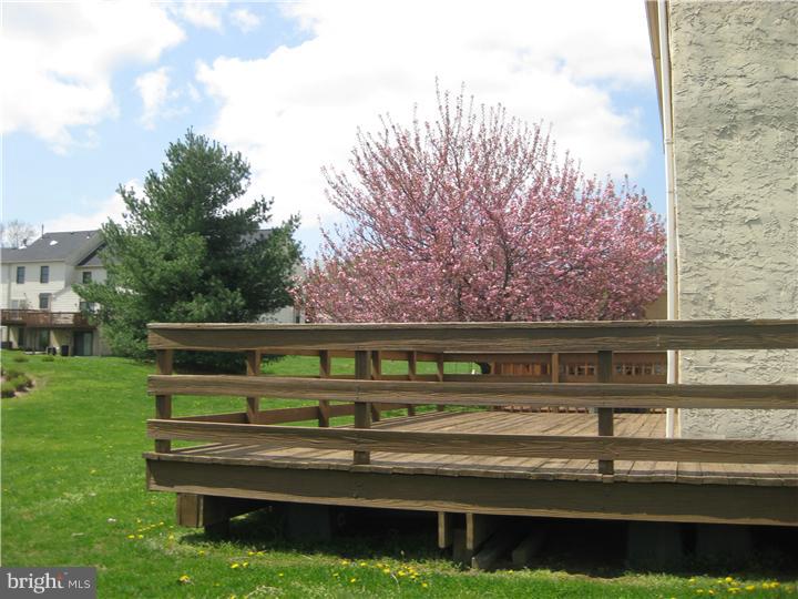 201 Aucott Road Brookhaven, PA 19015 - Photo 9 of 9 Deck