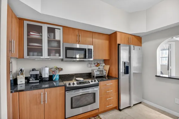 $4,000 | 600 South Dixie Highway, Unit 827, West Palm Beach, FL 33401