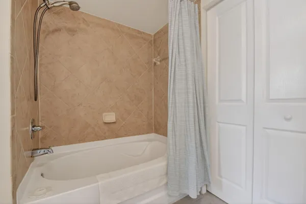 $4,000 | 600 South Dixie Highway, Unit 827, West Palm Beach, FL 33401